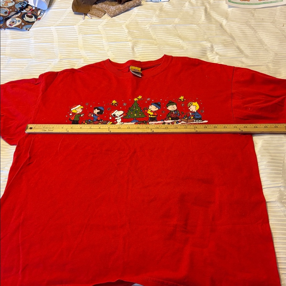 Peanuts Red Holiday ladies T-Shirt - Picture 4 of 4